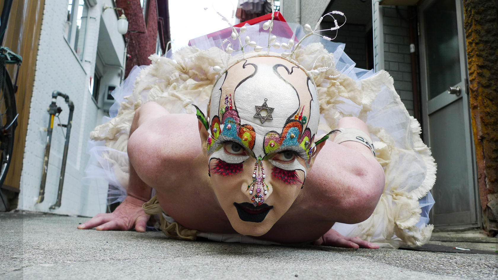 Steven COHEN_The Wandering Jew in Osu-3_2010©Marianne Greber-Aichi Triennale-VBK Wien